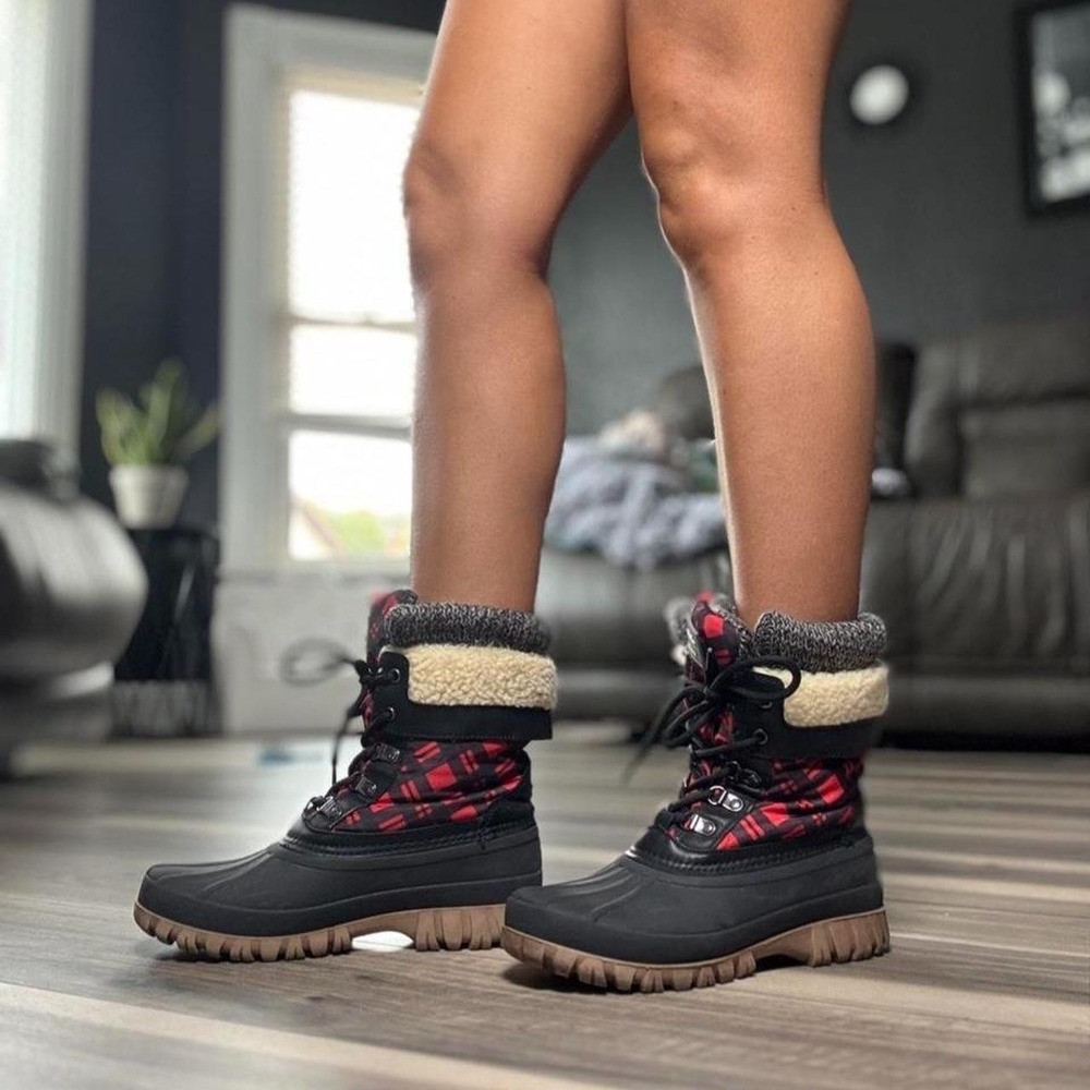 Black & red plaid Storm by Cougar boots in size 7M